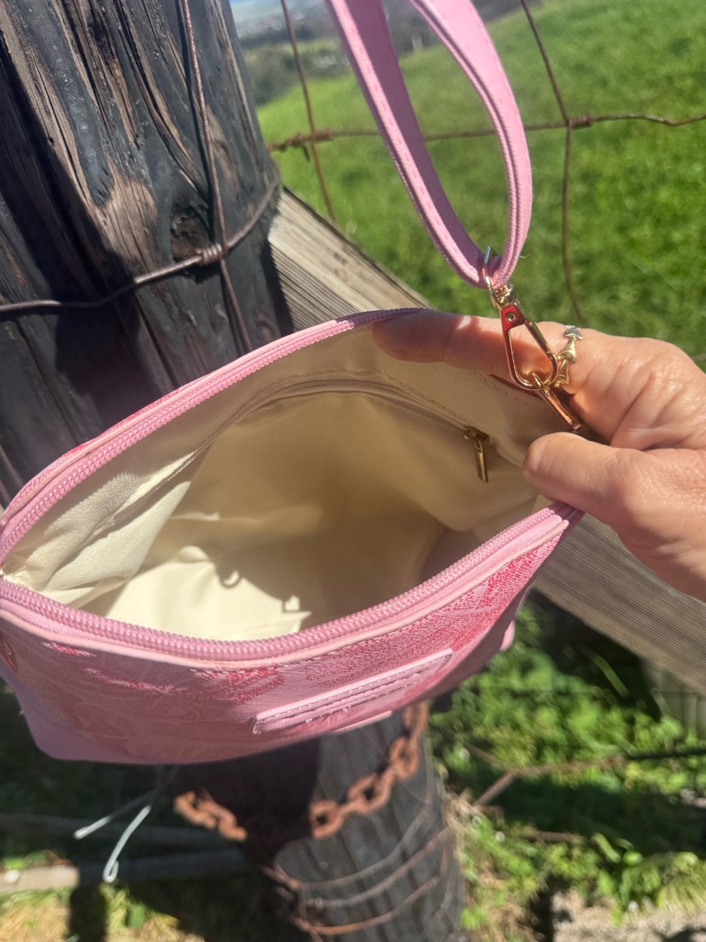 Lexbrezzy Hawaii Pink Monstera Tropical Resort Crossbody 'Eke Bag - Picture 6 of 7